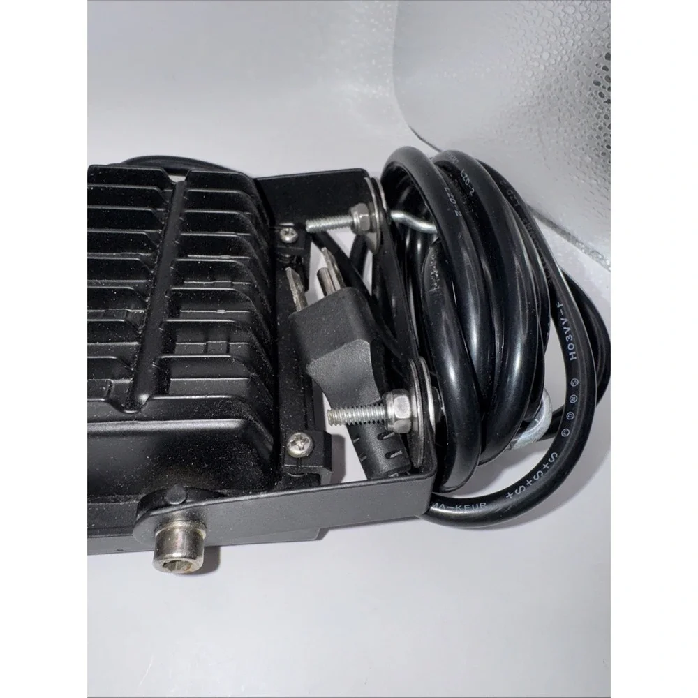 15 W Flood Light Ip66 multicolor. Excellent